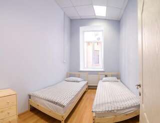 Хостел Хостел «Исландия» Санкт-Петербург Двухместный номер с 2 отдельными кроватями и общей ванной комнатой-4